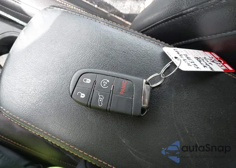 2018 Jeep Compass Limited 4X4 from USA, damaged, VIN 3C4NJDCB7JT266398